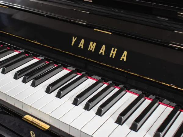 Yamaha YUS3 Logo