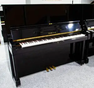 Yamaha U3 YUX