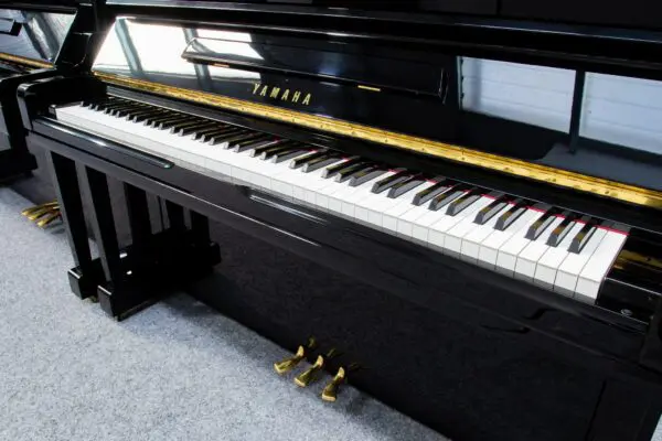 Yamaha U3 U300 Keyboard