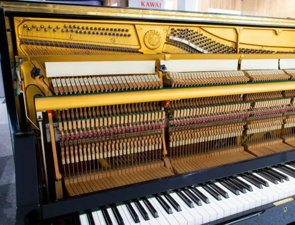 Yamaha U3 UX Internal
