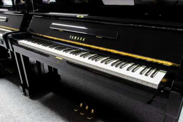 Yamaha U1H Keyboard