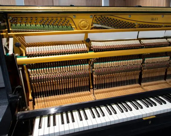 Yamaha U3E Internal