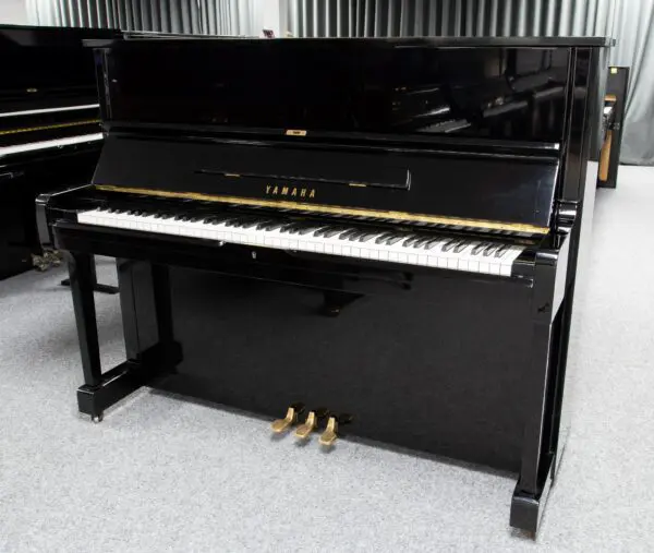 Yamaha U1G
