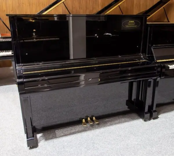 Yamaha U3H mid 1970's closed lid