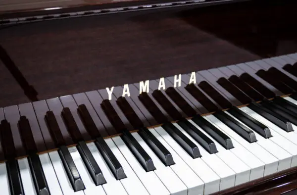 Yamaha G1 Grand Mahogany, 1990 - Image 4