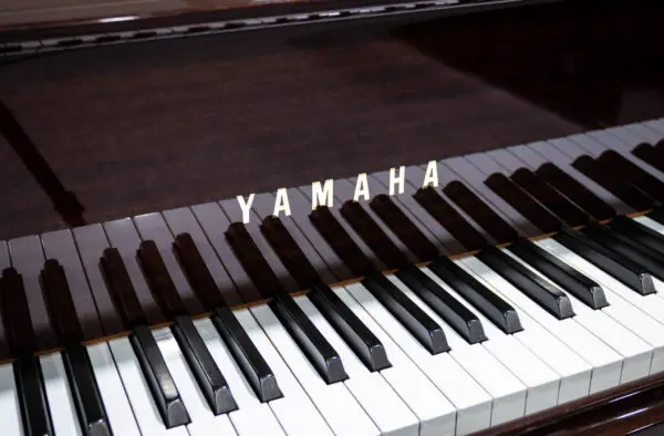 Yamaha G2 Grand in Polished Mahogany, mid 1980’s (Refurbished) - Image 3