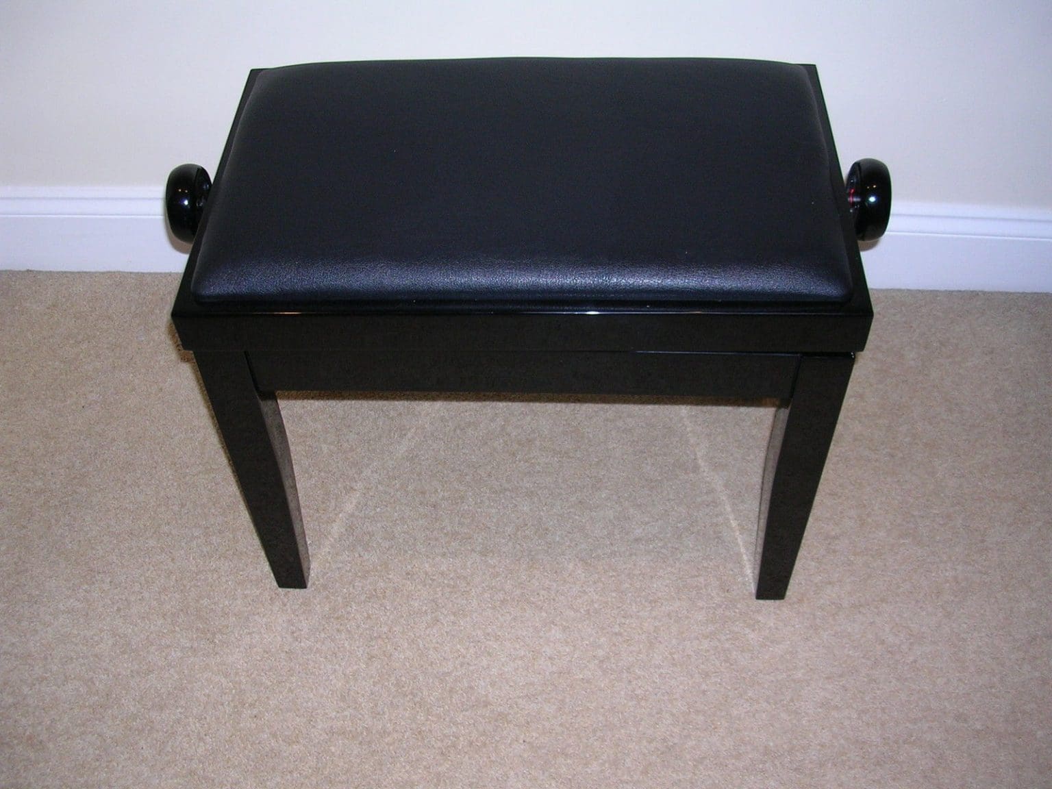 Adjustable Piano Stool in Polished Black Richard Lawson Pianos