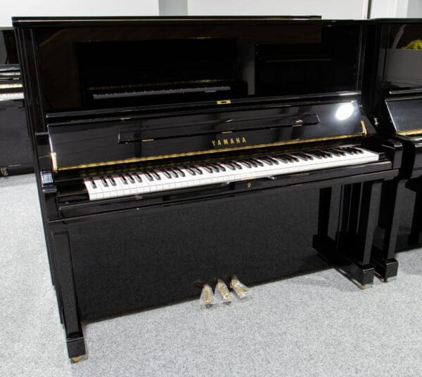 Yamaha U3S Showroom