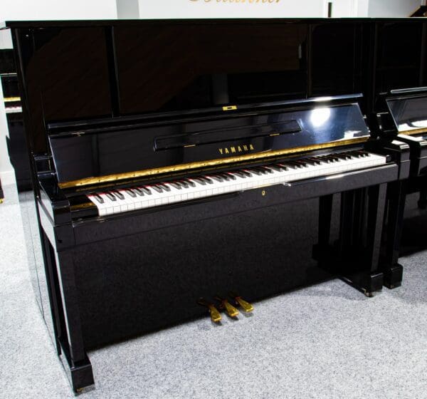 Yamaha U3 YUX