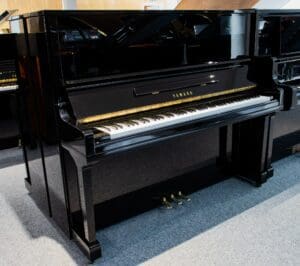 Yamaha U30BL