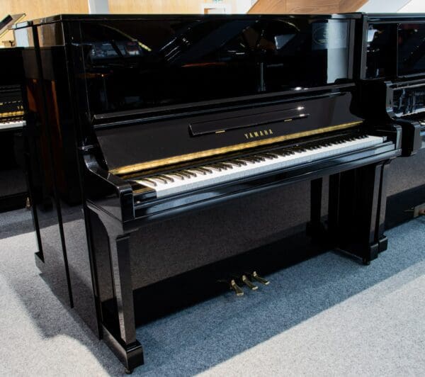 Yamaha U30BL