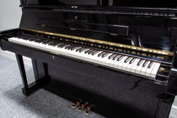 Steinway Model V