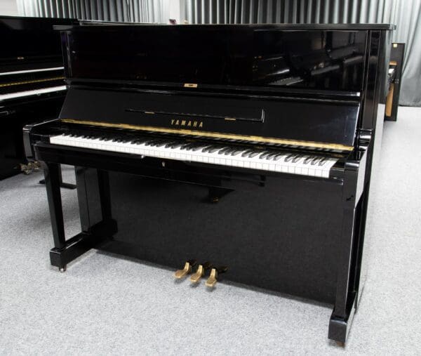 Yamaha U1G