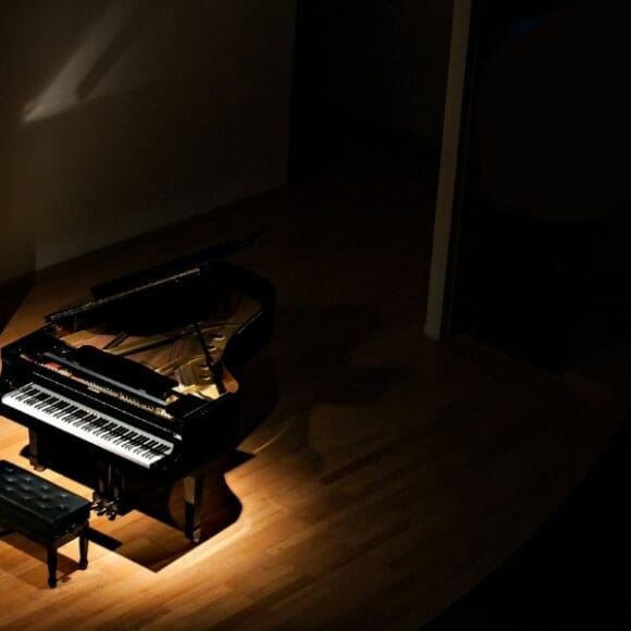 What puts the ‘grand’ in grand piano?
