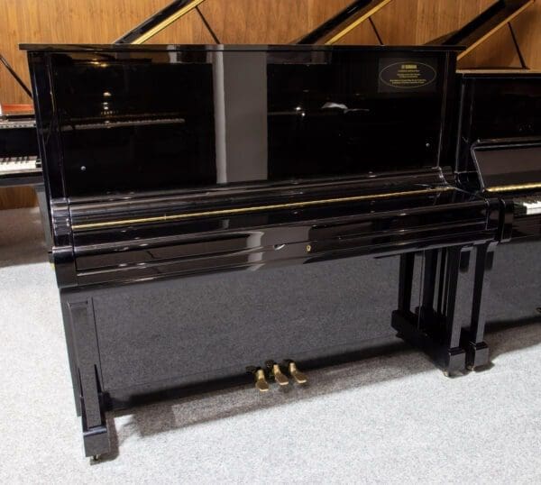 Yamaha U3H mid 1970's closed lid