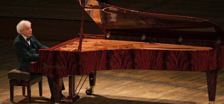 Pianos and their different finishes