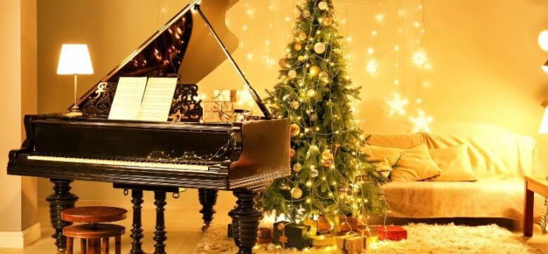 A piano: the alternative life of your Christmas tree