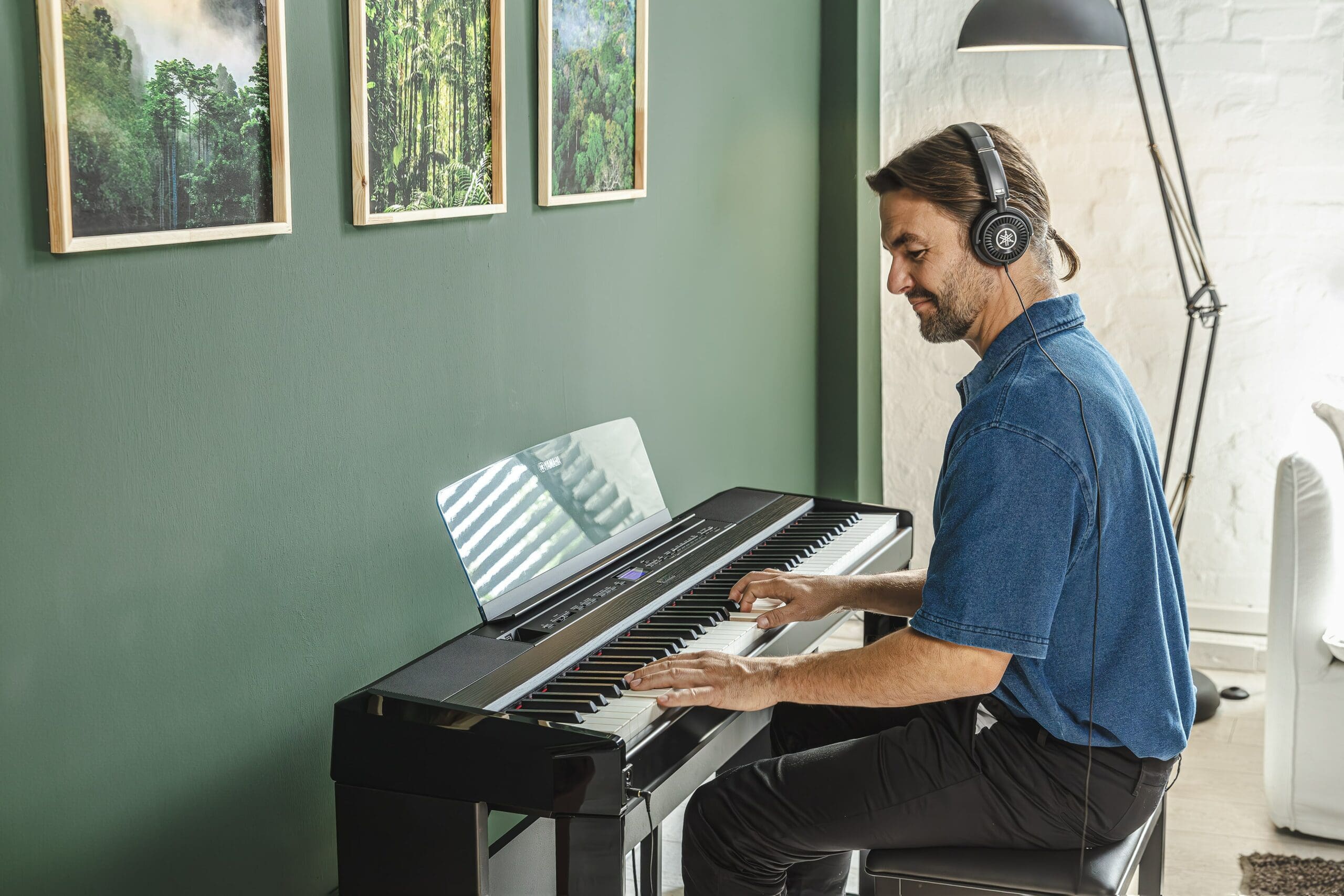 Yamaha P525 Digital Piano in Black