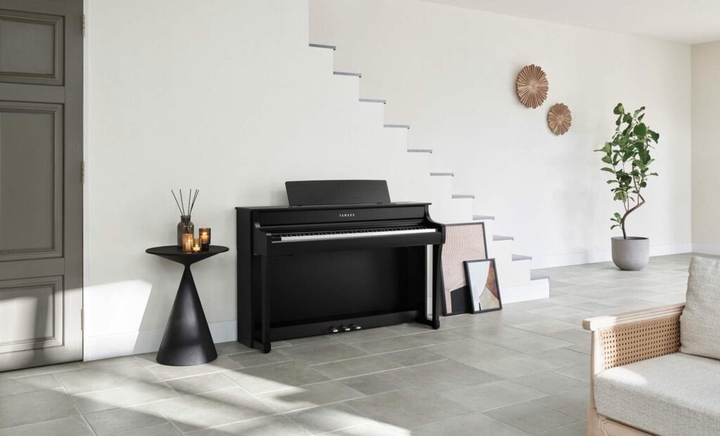 Yamaha CLP845 in Black