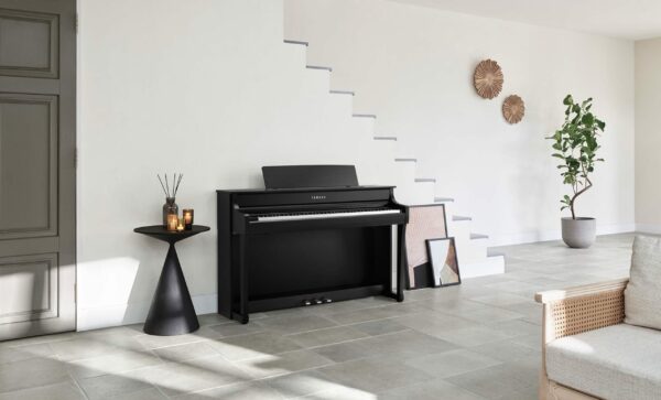 Yamaha CLP845 in Black