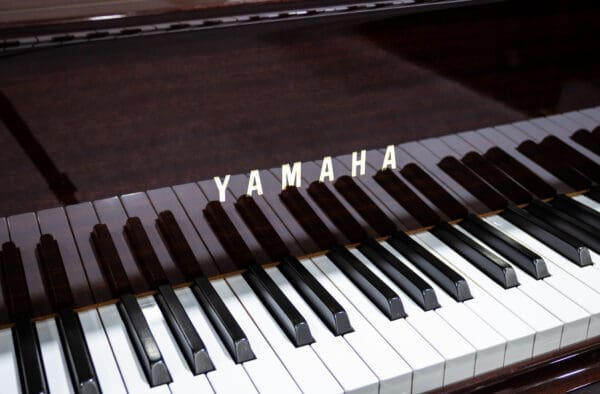 Yamaha G2 Grand in Polished Mahogany, mid 1980’s (Refurbished) - Image 3