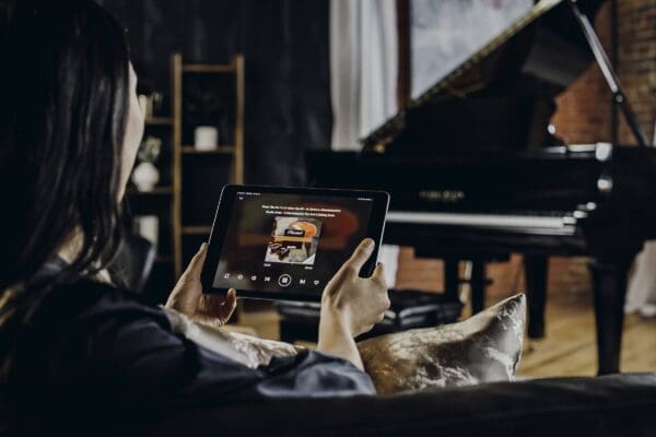 Kawai GL10 Grand in Polished Ebony with PianoDisc System (Prodigy II) - Image 2