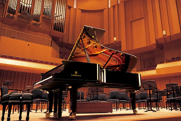 Yamaha CFX - ARIUS